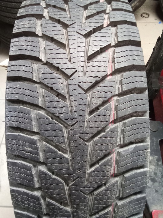 Opona zimowa Nokian Tyres Snowproof C 225/75R16 121 R przyczepność na