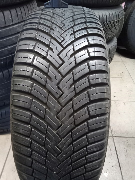 Opona całoroczna Pirelli Cinturato All Season SF2 215/55R17 98 W