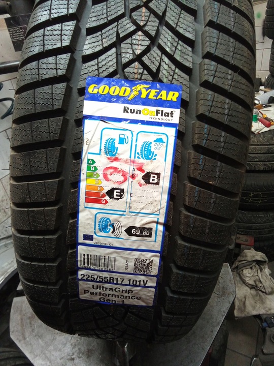 Opona zimowa Goodyear Ultra Grip Performance G1 225/55R17 101 V